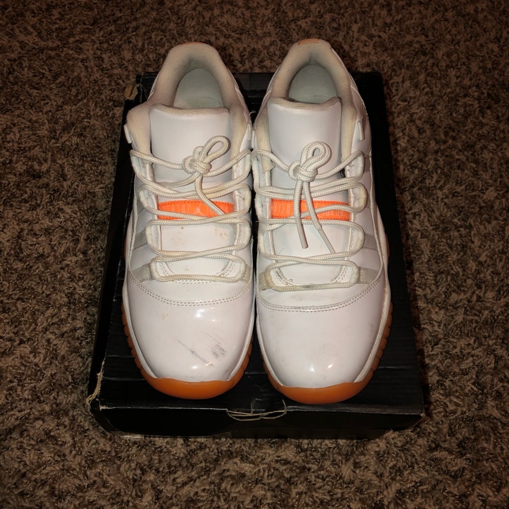 Air jordan peach 11’s